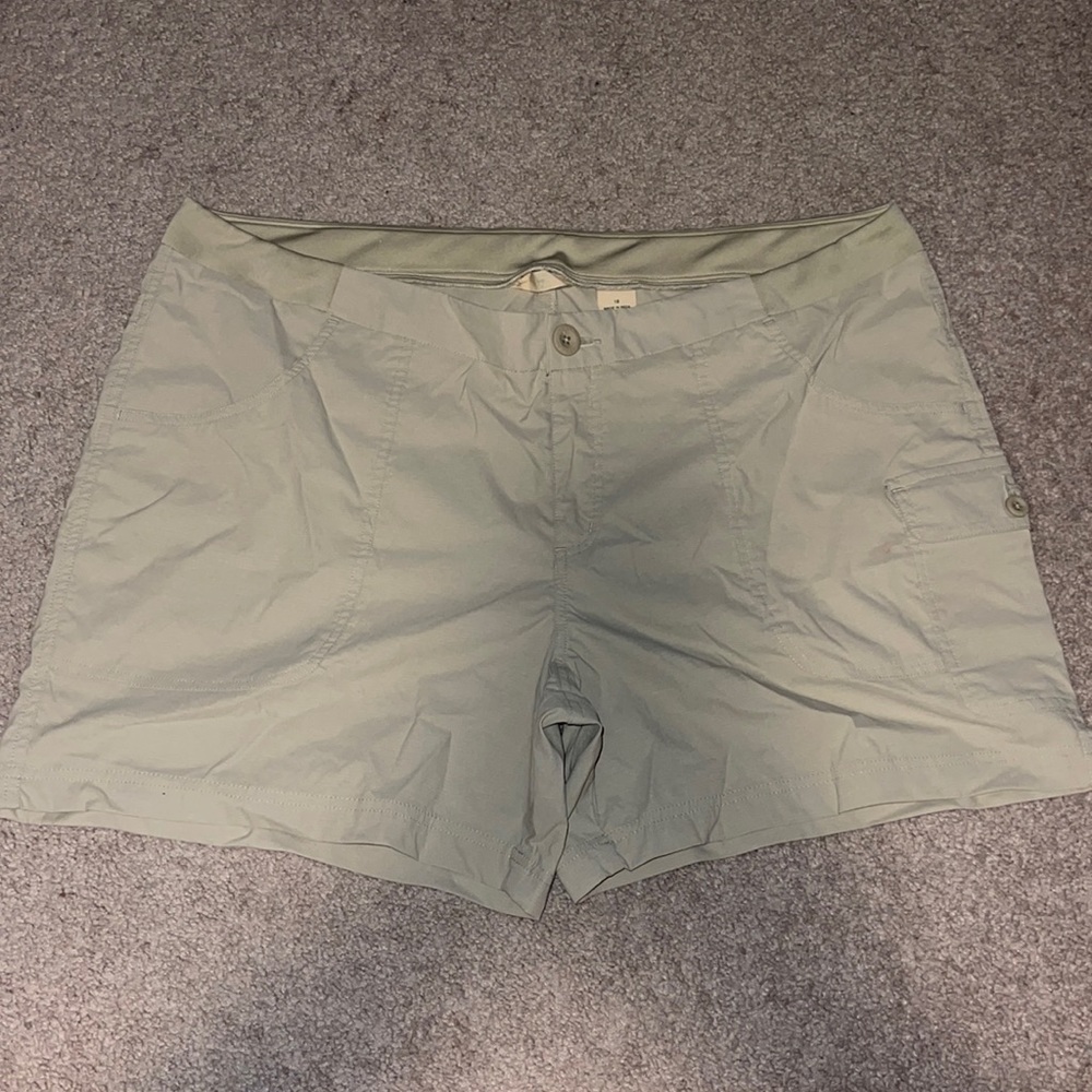 Ascend - Khaki Shorts - Size: 18